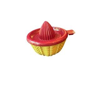 Vintage Ceramic Plastic Juicer Citrus Squeeze Yellow Burgandy